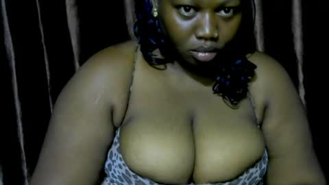 Snapshot of ladynina_ninss chatting on 06.23.26 youngladynina online show from 06.23.26