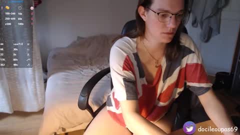Snapshot of laeti34 chatting on 02.10.25 Lea online show from 02.10.25