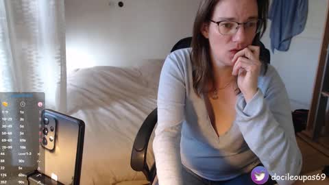 Snapshot of laeti34 chatting on 02.17.25 Lea online show from 02.17.25