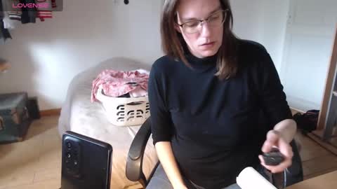 Snapshot of laeti34 chatting on 02.25.25 Lea online show from 02.25.25