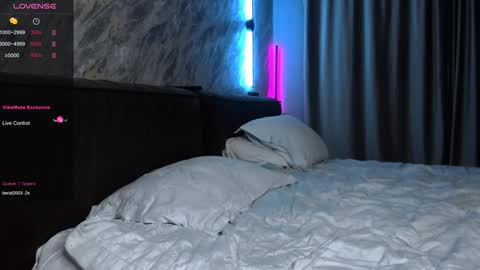 Snapshot of laflamebella chatting on 02.06.25 Bella online show from 02.06.25