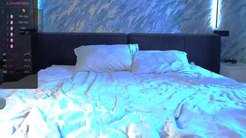 Snapshot of laflamebella chatting on 02.11.25 Bella online show from 02.11.25