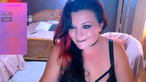 Snapshot of lagerthaa1 chatting on 09.28.25 Arielle online show from 09.28.25