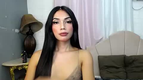 Snapshot of lahermosa_manika69 chatting on 03.12.25 MANIKA online show from 03.12.25