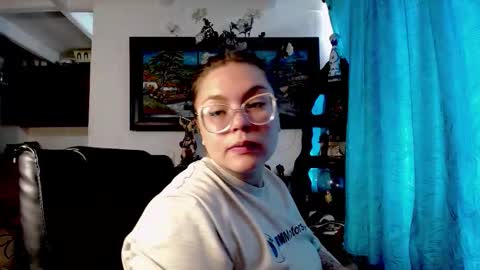 laia_hadid online show from 02.25.26