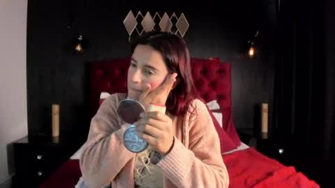 Snapshot of laia_jonees chatting on 07.15.26 Laia online show from 07.15.26
