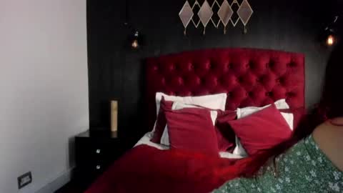 Snapshot of laia_jonees chatting on 07.17.26 Laia online show from 07.17.26