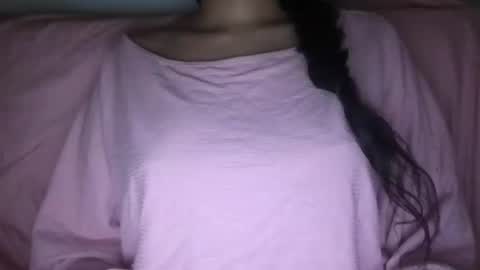 Snapshot of lailayousef chatting on 01.04.25 Laila Yousef online show from 01.04.25