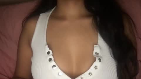 Snapshot of lailayousef chatting on 01.04.25 Laila Yousef online show from 01.04.25