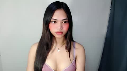 Snapshot of laire_allure chatting on 05.19.26 laire online show from 05.19.26