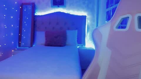 lala Moon online show from 01.17.26