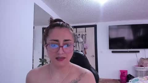 Snapshot of lalanaughty1 chatting on 01.05.25 Sofi online show from 01.05.25