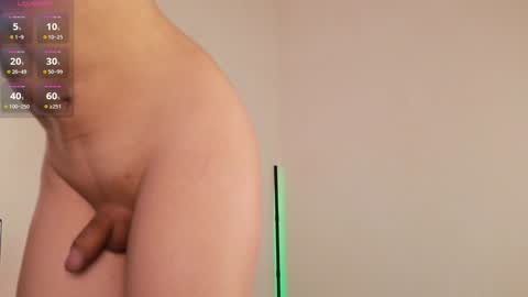 Snapshot of laliwhite chatting on 01.10.25 Lilia online show from 01.10.25