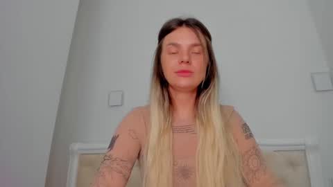 Lallie  online show from 11.04.25