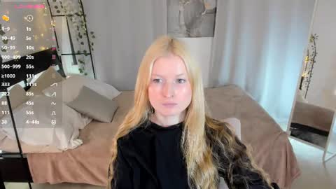 Snapshot of laly_peach chatting on 06.14.26 Laly online show from 06.14.26