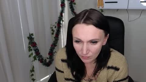 Snapshot of lalyaskyy chatting on 12.16.25 Lalya online show from 12.16.25