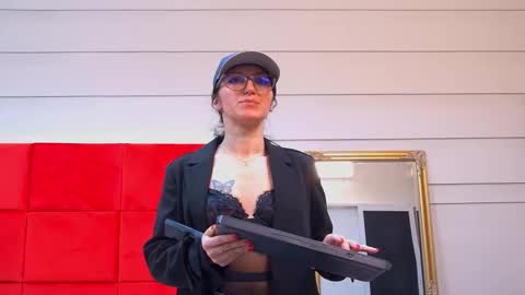 LanaBanner online show from 10.05.25