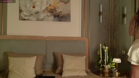 Snapshot of lana_ellie chatting on 12.04.25 lana_ellie online show from 12.04.25