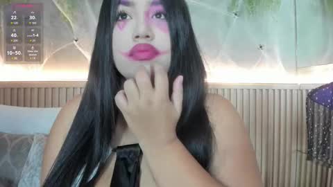 lana_lann online show from 10.31.25