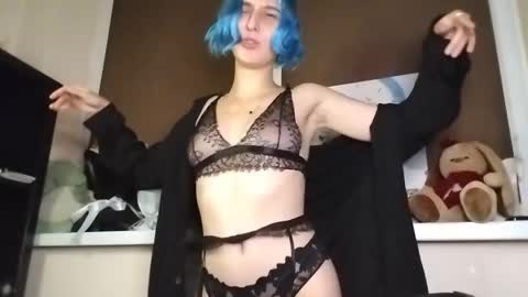 Snapshot of lana_tews chatting on 10.01.25 lana_tews online show from 10.01.25