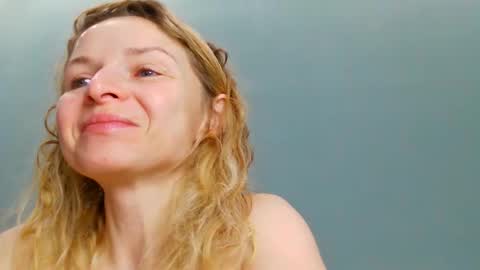 Snapshot of lanaangeldream chatting on 09.21.25 Lana online show from 09.21.25