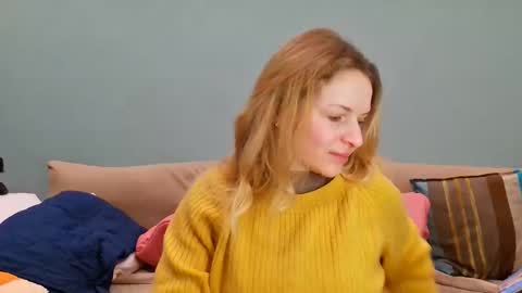 Snapshot of lanaangeldream chatting on 10.19.25 Lana online show from 10.19.25