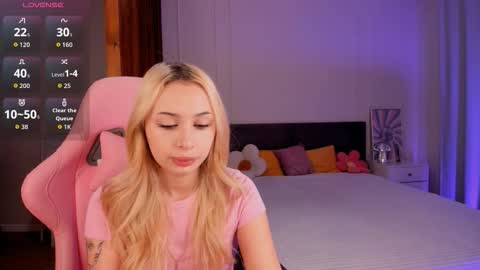 Snapshot of lanamiracle chatting on 12.16.25 Lana online show from 12.16.25