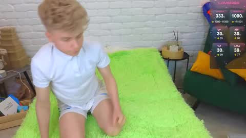 Snapshot of landel_boy chatting on 03.09.25 Lanny online show from 03.09.25