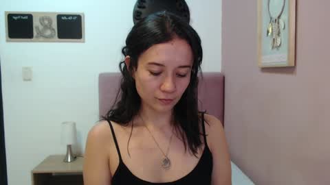 Snapshot of lanna_mills chatting on 12.16.24 Lanna online show from 12.16.24