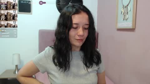 Snapshot of lanna_mills chatting on 01.30.25 Lanna online show from 01.30.25