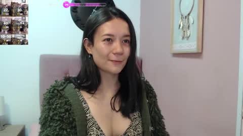Snapshot of lanna_mills chatting on 02.04.25 Lanna online show from 02.04.25