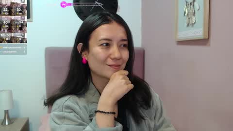 Snapshot of lanna_mills chatting on 02.11.25 Lanna online show from 02.11.25
