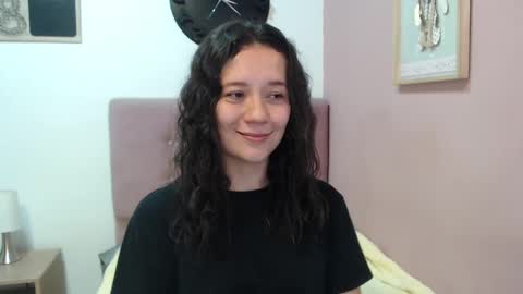 Snapshot of lanna_mills chatting on 03.11.25 Lanna online show from 03.11.25