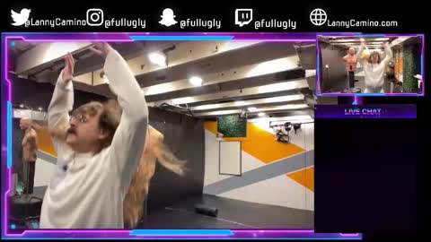 Snapshot of lannycamino chatting on 11.26.25 el cee online show from 11.26.25