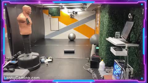 Snapshot of lannycamino chatting on 12.14.25 el cee online show from 12.14.25