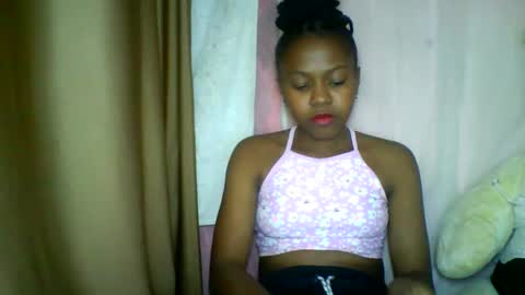 Snapshot of lara_belle chatting on 05.19.26 lara_belle online show from 05.19.26
