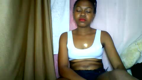 Snapshot of lara_belle chatting on 05.21.26 lara_belle online show from 05.21.26