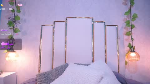 Hello Guys I am Lara Giraldo  WELCOME To my room online show from 01.11.25