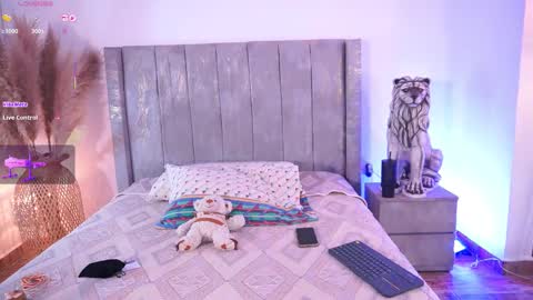 Snapshot of lara_giraldo chatting on 12.14.25 Hello Guys I am Lara Giraldo WELCOME To my room online show from 12.14.25