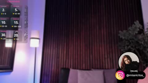 Snapshot of lara_jones_ chatting on 10.20.25 Lara online show from 10.20.25