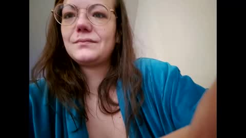 Snapshot of laraa333 chatting on 02.13.25 Little online show from 02.13.25