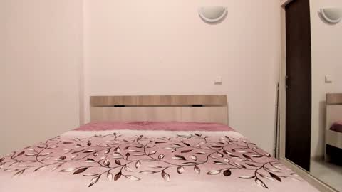 Snapshot of laracara chatting on 01.15.25 Lara online show from 01.15.25