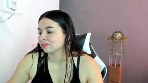 Snapshot of laracat18 chatting on 06.17.26 Lara online show from 06.17.26