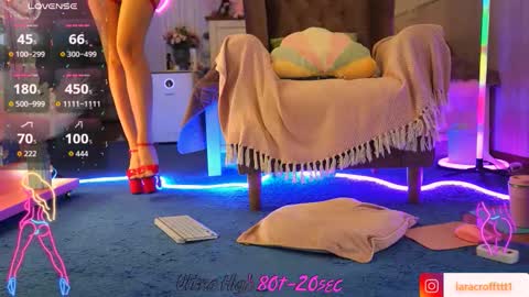 laracroftt online show from 11.30.25