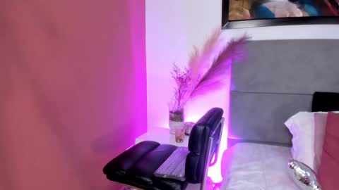  Lara Gold  online show from 02.20.25