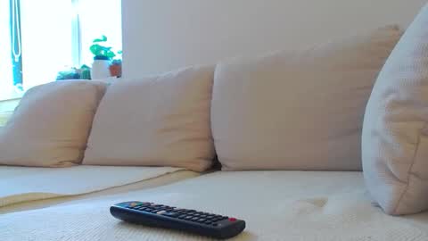 LaraKanes online show from 12.16.25