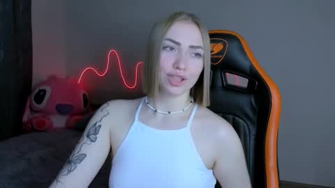 LaraKrein lk online show from 10.23.25