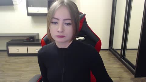 Snapshot of laralianna chatting on 01.04.25 Laralianna online show from 01.04.25