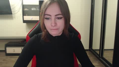 Snapshot of laralianna chatting on 01.10.25 Laralianna online show from 01.10.25