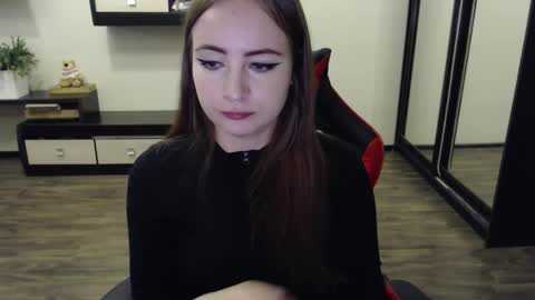 Snapshot of laralianna chatting on 09.14.25 Laralianna online show from 09.14.25